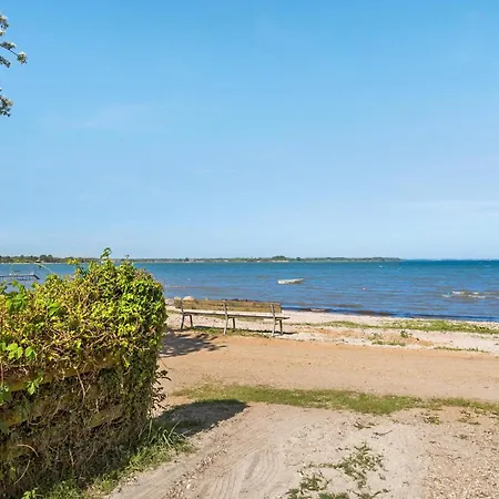 2 Bedroom Beautiful In * Sjolund