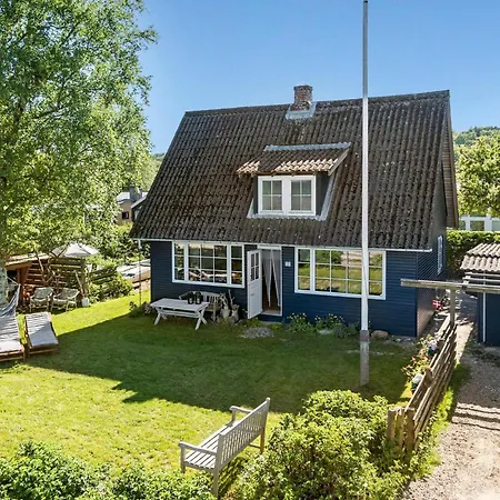 Casa vacanze 2 Bedroom Beautiful In Sjolund