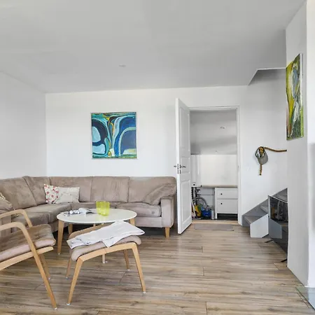 2 Bedroom Beautiful In Casa vacanze